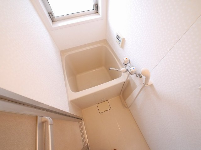 若草荘B棟の浴室|きれいなお風呂です