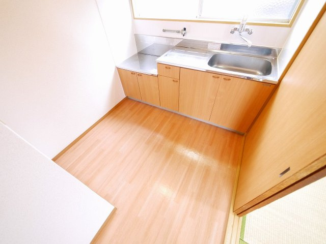 若草荘B棟のキッチン|お料理しやすいキッチンです
