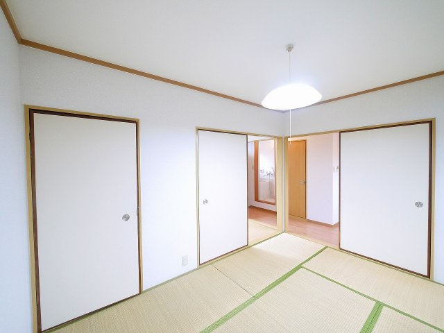 若草荘B棟の和室|和室がひろがる居住スペース