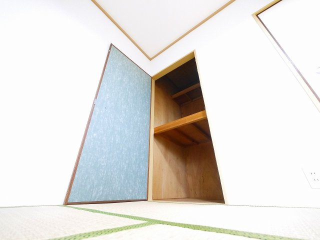 若草荘B棟の収納|大きなスペースがあり、収納には困りません