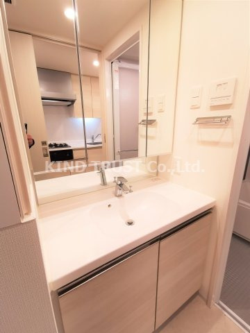 ザ・パークハビオ天満橋の洗面所|広い洗面スペース