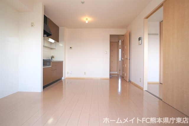 熊本市東区沼山津４丁目のアパートの居間・リビング