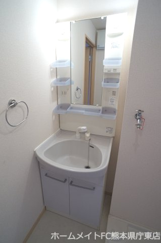 熊本市東区沼山津４丁目のアパートの独立洗面台