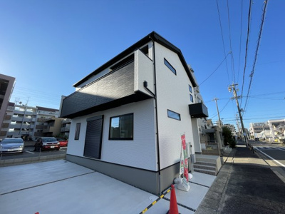 【外観】 | 守山区天子田2期 全2棟 1号棟＜仲介手数料無料＞天子田小・大森中　新築一戸建て | 撮影
社長の村田です！
自らプレイヤーとして営業しています
長年の経験と実績から皆様により良いマイホーム購入のご提案をいたします。
住宅ローンの不安や購入後の不安等何でもご相談ください。
