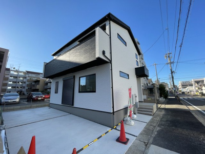 【外観】 | 守山区天子田2期 全2棟 1号棟＜仲介手数料無料＞天子田小・大森中　新築一戸建て | 撮影
社長の村田です！
自らプレイヤーとして営業しています
長年の経験と実績から皆様により良いマイホーム購入のご提案をいたします。
住宅ローンの不安や購入後の不安等何でもご相談ください。