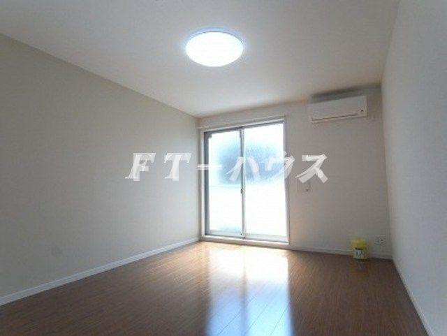 千葉市花見川区花園３丁目のアパートの寝室