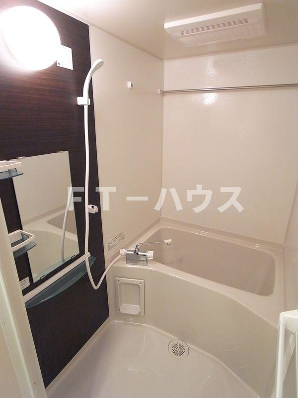 千葉市花見川区花園３丁目のアパートの浴室