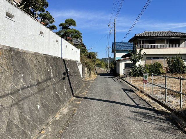 藤岡市鬼石　中古の前面道路含む現地写真