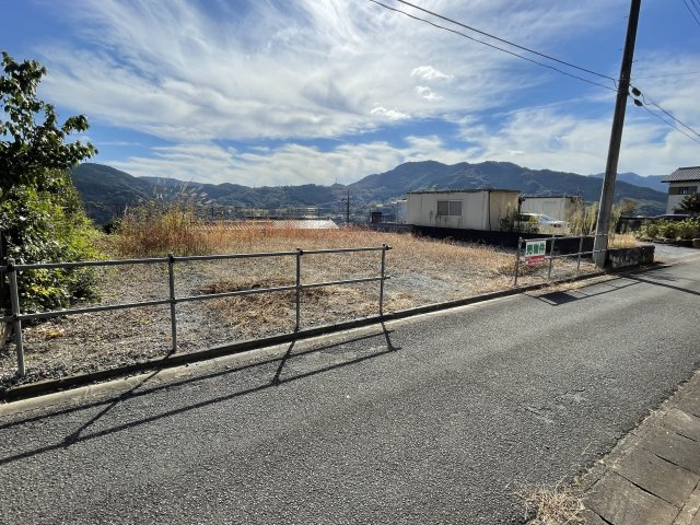 藤岡市鬼石　中古の前面道路含む現地写真|駐車場部分