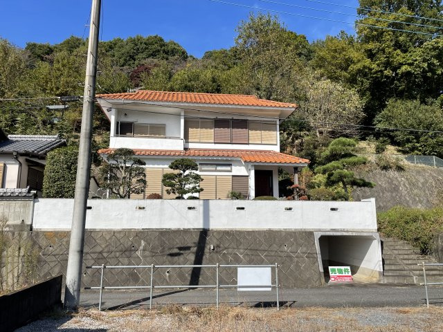 藤岡市鬼石　中古の前面道路含む現地写真|前面道路含む現地写真です