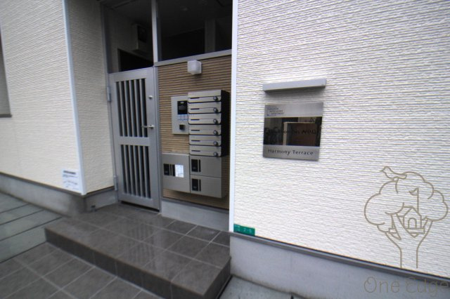 The Room Six 西中島のエントランス