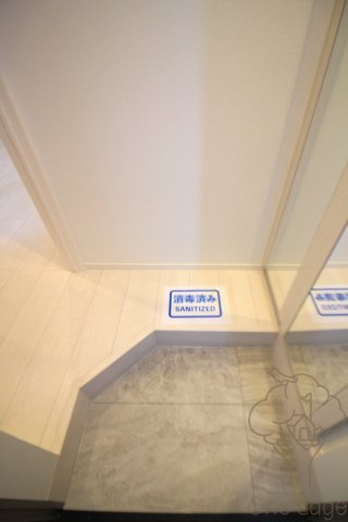 The Room Six 西中島の外観