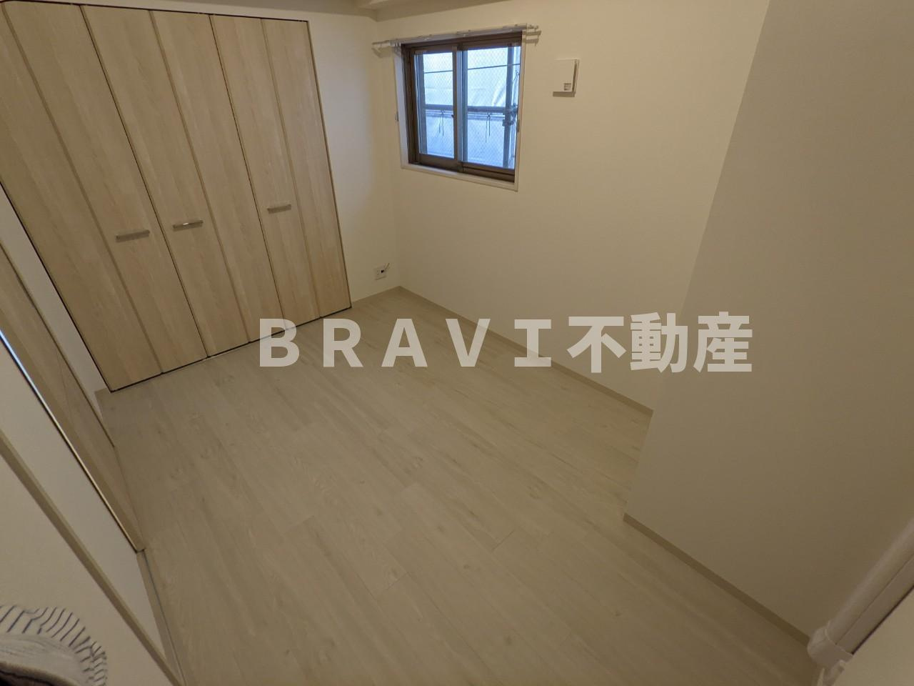 グランデカワノなにわ離宮 BRAVI不動産の寝室|収納豊富な5.6帖の寝室