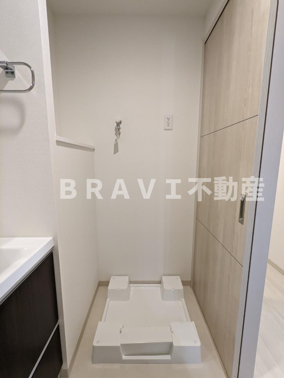 グランデカワノなにわ離宮 BRAVI不動産の設備|洗濯機置場 物置台もあって便利！