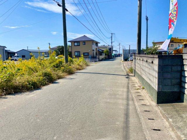 柳川市大和町明野の中古一戸建の前面道路含む現地写真