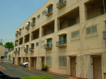 阪神本線「甲子園」駅徒歩９分の便利な立地です。鳴尾北小学校・学文中学校徒歩圏内のフラットな道のりです。
