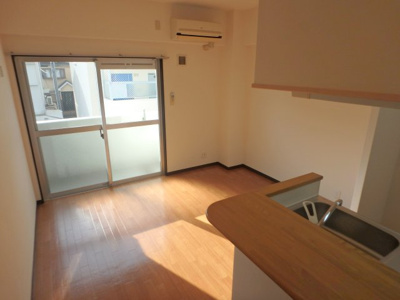 【居間・リビング】 | ディアコート西宮北口 | 使いやすいリビングです