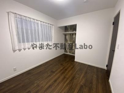 【洋室】 | クローバー安長モデルハウス | 子供部屋のクローゼットにはほんの少しの遊びゴコロをプラスしました。