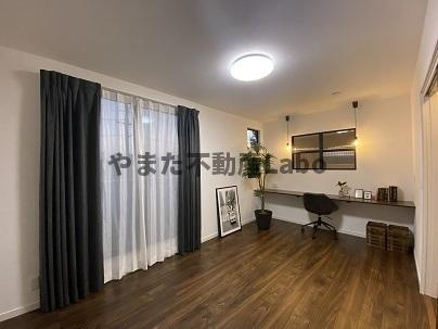 【寝室】 | クローバー安長モデルハウス | 主寝室は落ち着いた大人の雰囲気。