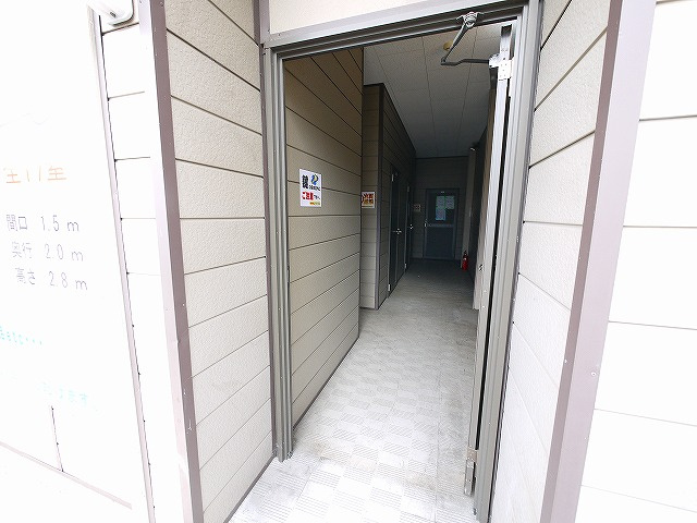 兼吉ビル（マサキのトランクルーム）のその他共用部分|共用部分出入り口です