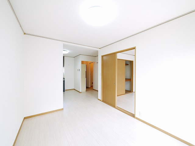 エステートピアタツノⅠの居間・リビング