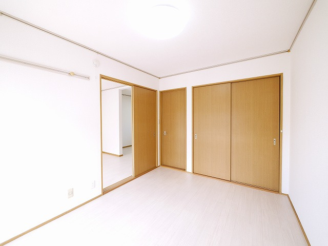 エステートピアタツノⅠの洋室
