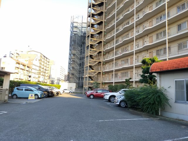 ハイム関目の駐車場