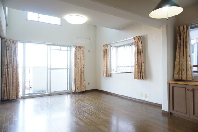 パークヒルズくすのき坂第5号棟の居間・リビング