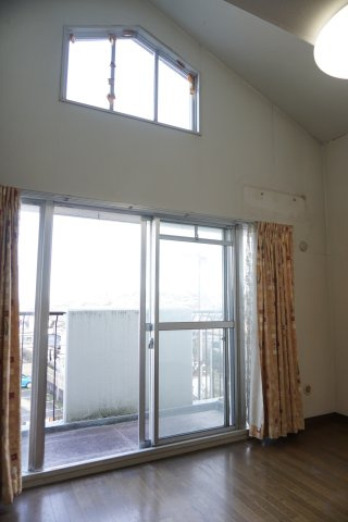 パークヒルズくすのき坂第5号棟の居間・リビング