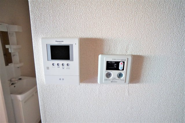 メゾングローバルのセキュリティ|TVモニターホンで急な来客でも安心ですね※違うお部屋の写真です