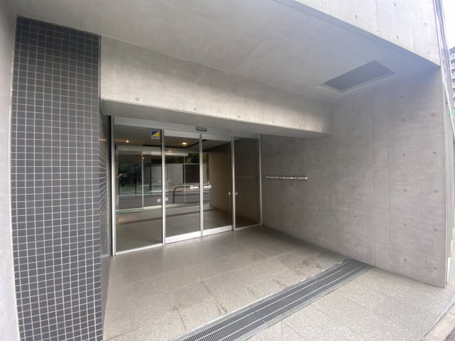 サンクタス市ヶ谷富久町 ウエストテラスのエントランス