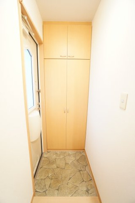 【玄関】 | ロジュマンマエバラD | ※同物件・反転タイプの写真です。