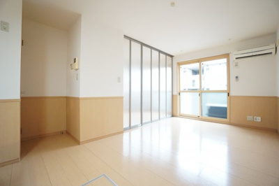 【居間・リビング】 | ロジュマンマエバラD | ※同物件・反転タイプの写真です。