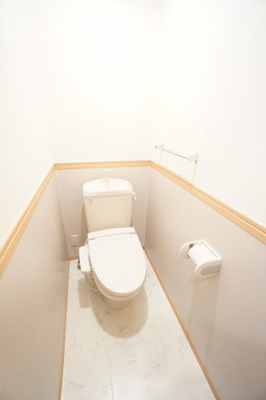 【トイレ】 | ロジュマンマエバラD | ※同物件・反転タイプの写真です。