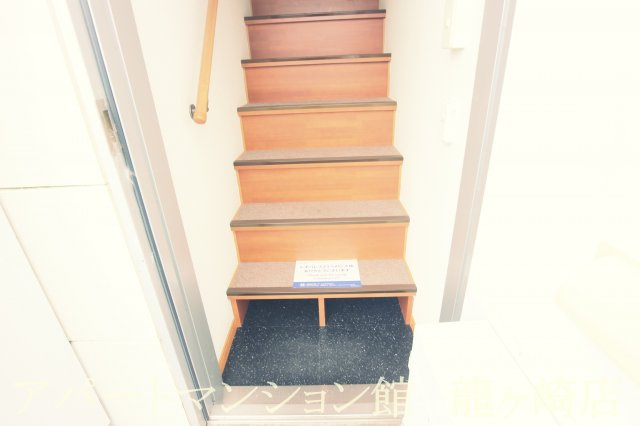 レオパレス新町の玄関