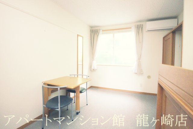 レオパレス新町の寝室
