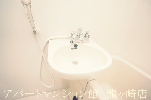 ウッディパレス服部1の洗面所