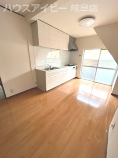 【居間・リビング】 | 大垣市墨俣町中古住宅登場です♪内外装リフォーム済みです。エアコン・照明ついてます | 大垣市墨俣町中古住宅登場です♪内外装リフォーム済みです。エアコン・照明ついてますのですぐに新しい生活が送れます♪