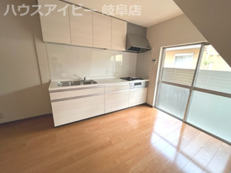 【キッチン】 | 大垣市墨俣町中古住宅登場です♪内外装リフォーム済みです。エアコン・照明ついてます | 大垣市墨俣町中古住宅登場です♪内外装リフォーム済みです。エアコン・照明ついてますのですぐに新しい生活が送れます♪
