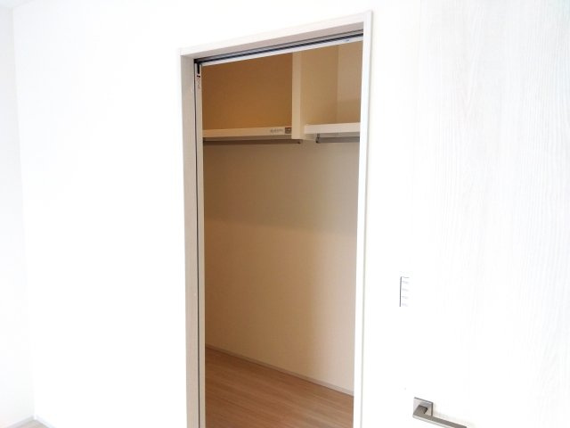 売中古戸建　静岡市駿河区西脇の収納|ウォークインクローゼットは収納力もたっぷりあります。