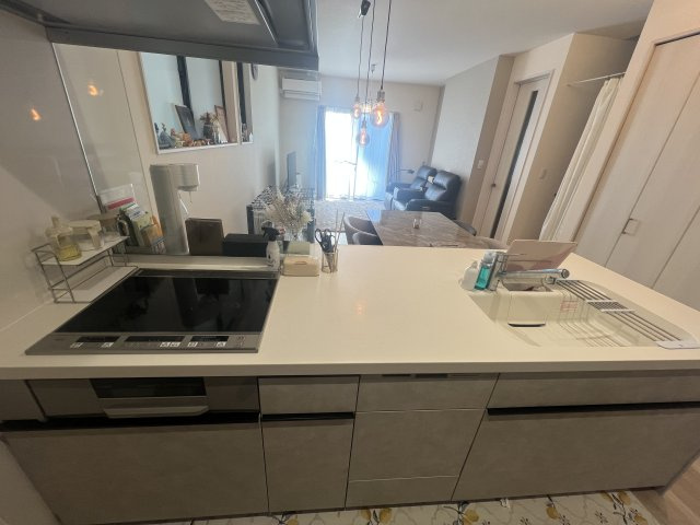 売中古戸建　静岡市駿河区西脇のその他|キッチンからはリビングが見渡せます。