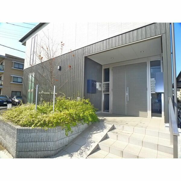 船橋市東船橋３丁目のハイツのエントランス