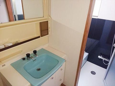 鎌田中古住宅の洗面所