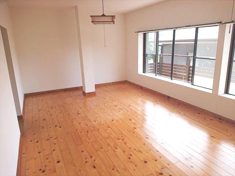 鎌田中古住宅の居間・リビング|LDK21帖のひろびろとした空間