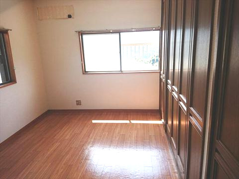 鎌田中古住宅の洋室|2階洋室　収納あります。