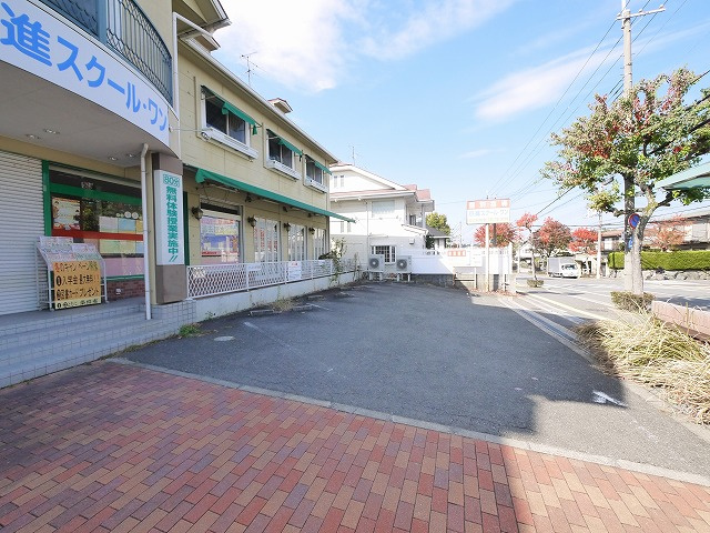 バイカルビルの駐車場