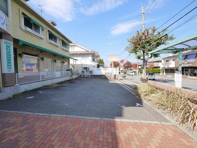 バイカルビルの駐車場