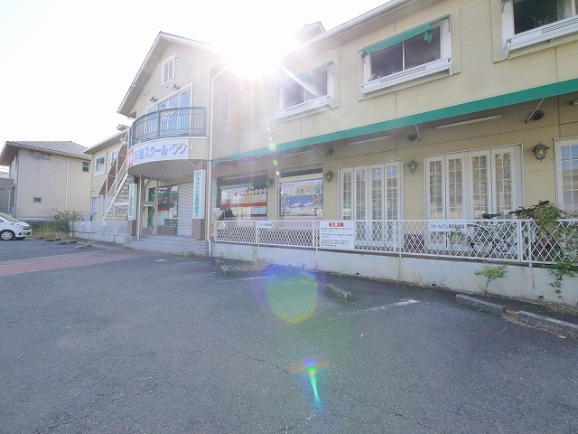 バイカルビルの駐車場