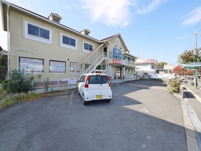 バイカルビルの駐車場