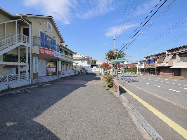 バイカルビルの駐車場